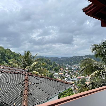 The Skydeck Kandy Esterno foto