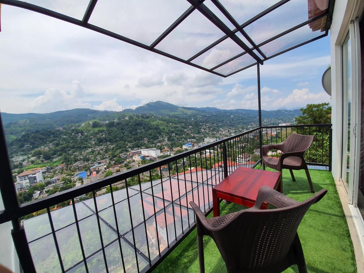 The Skydeck Kandy Esterno foto