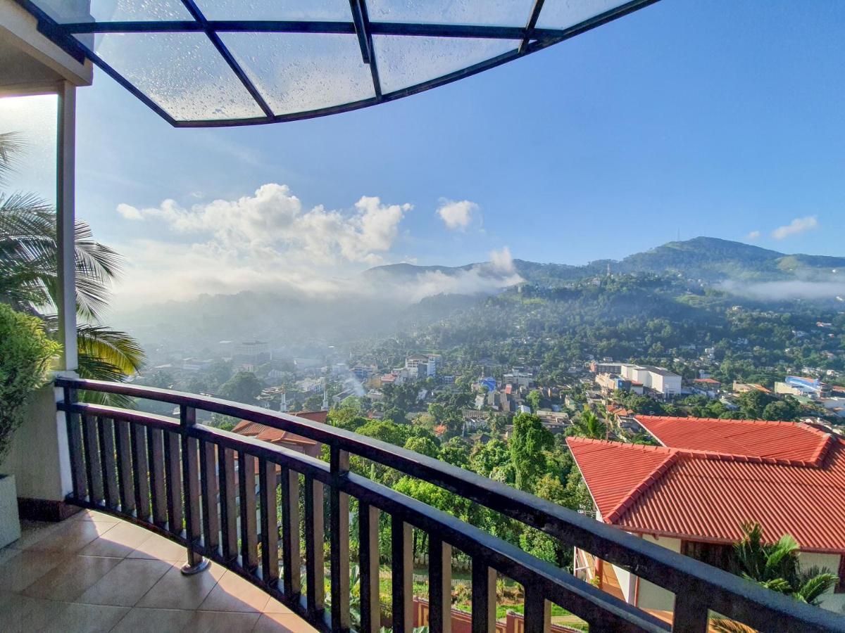 The Skydeck Kandy Esterno foto