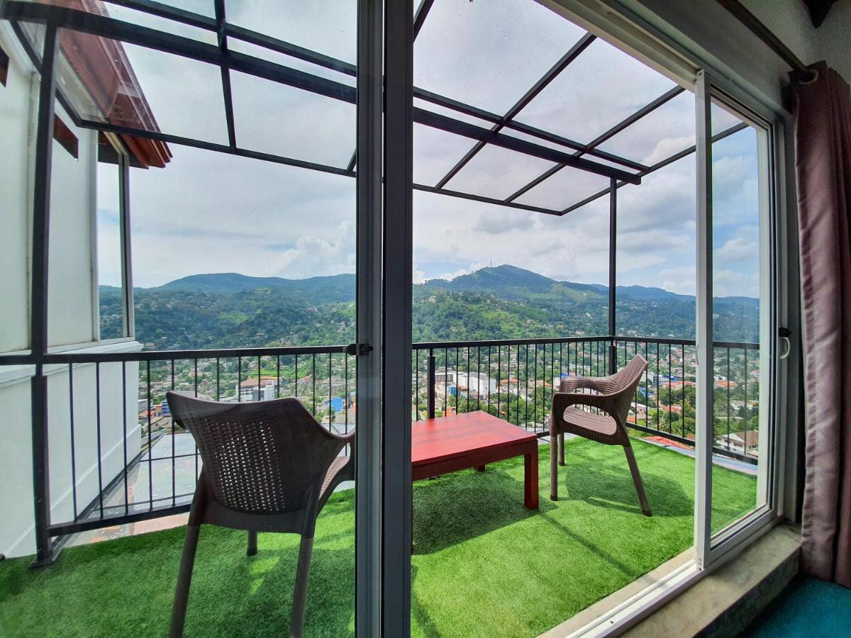 The Skydeck Kandy Esterno foto