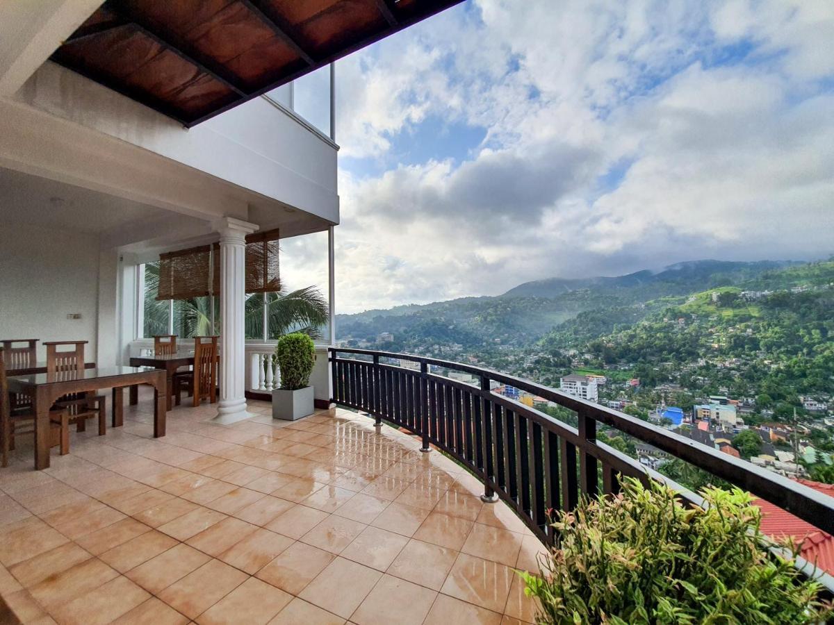 The Skydeck Kandy Esterno foto