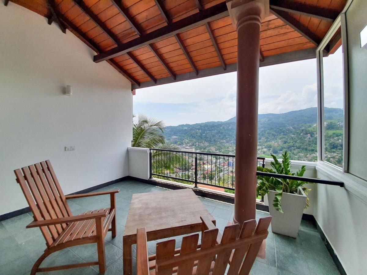 The Skydeck Kandy Esterno foto
