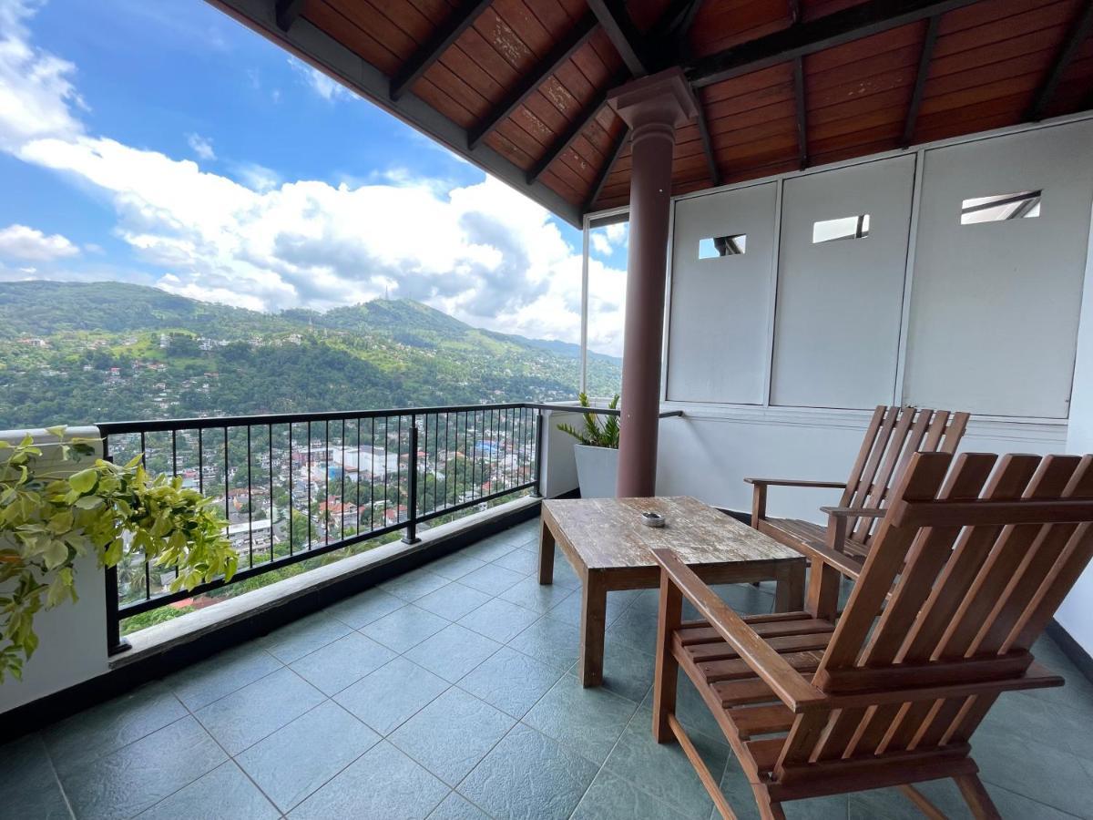 The Skydeck Kandy Esterno foto