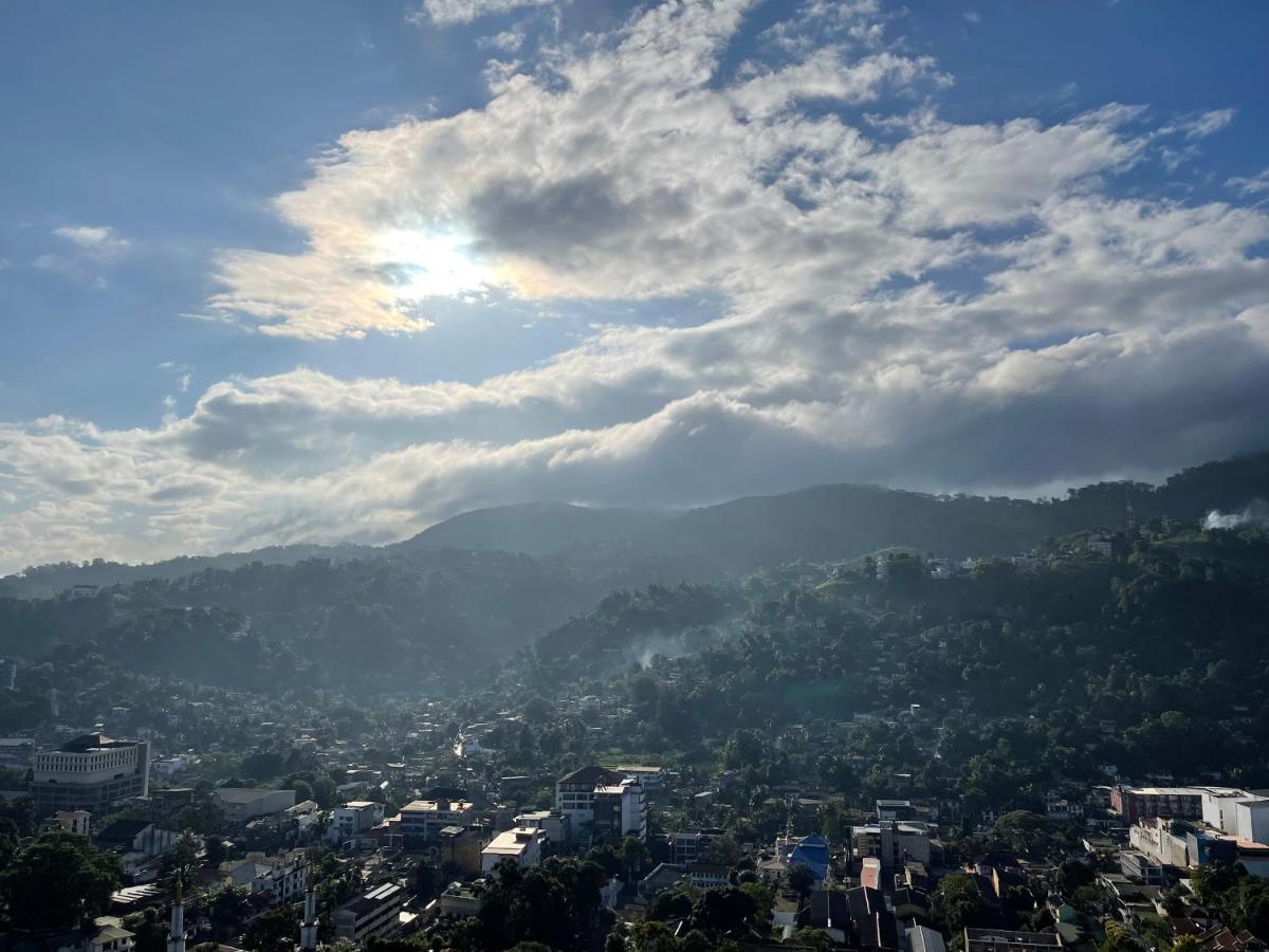 The Skydeck Kandy Esterno foto