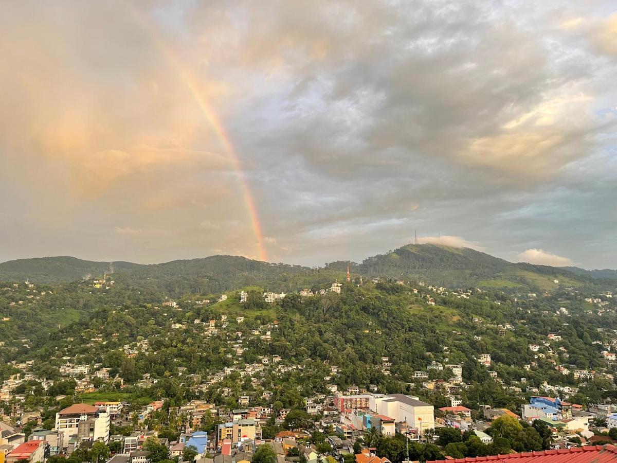The Skydeck Kandy Esterno foto