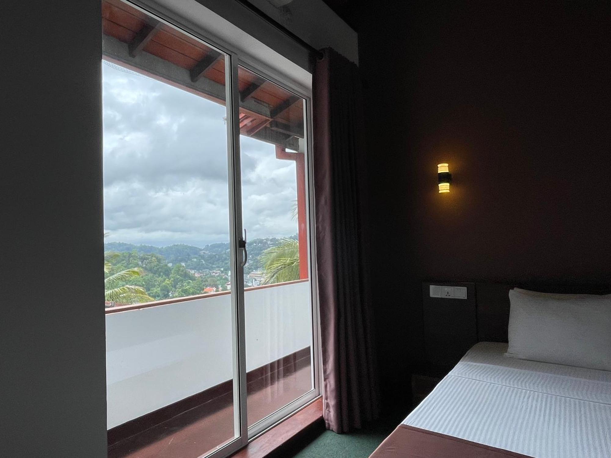 The Skydeck Kandy Esterno foto