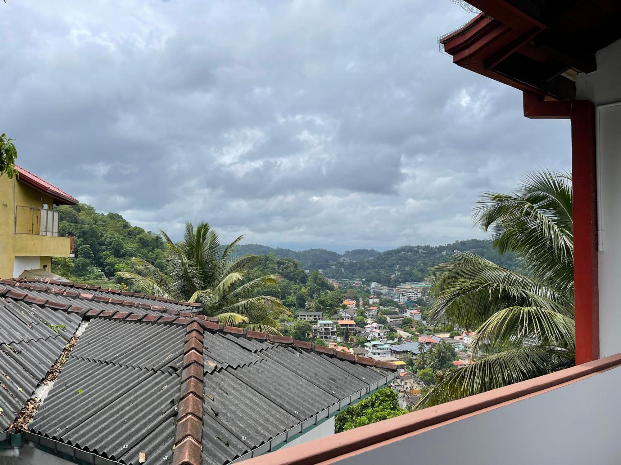 The Skydeck Kandy Esterno foto