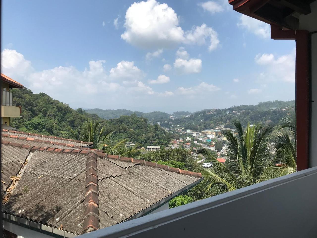 The Skydeck Kandy Esterno foto